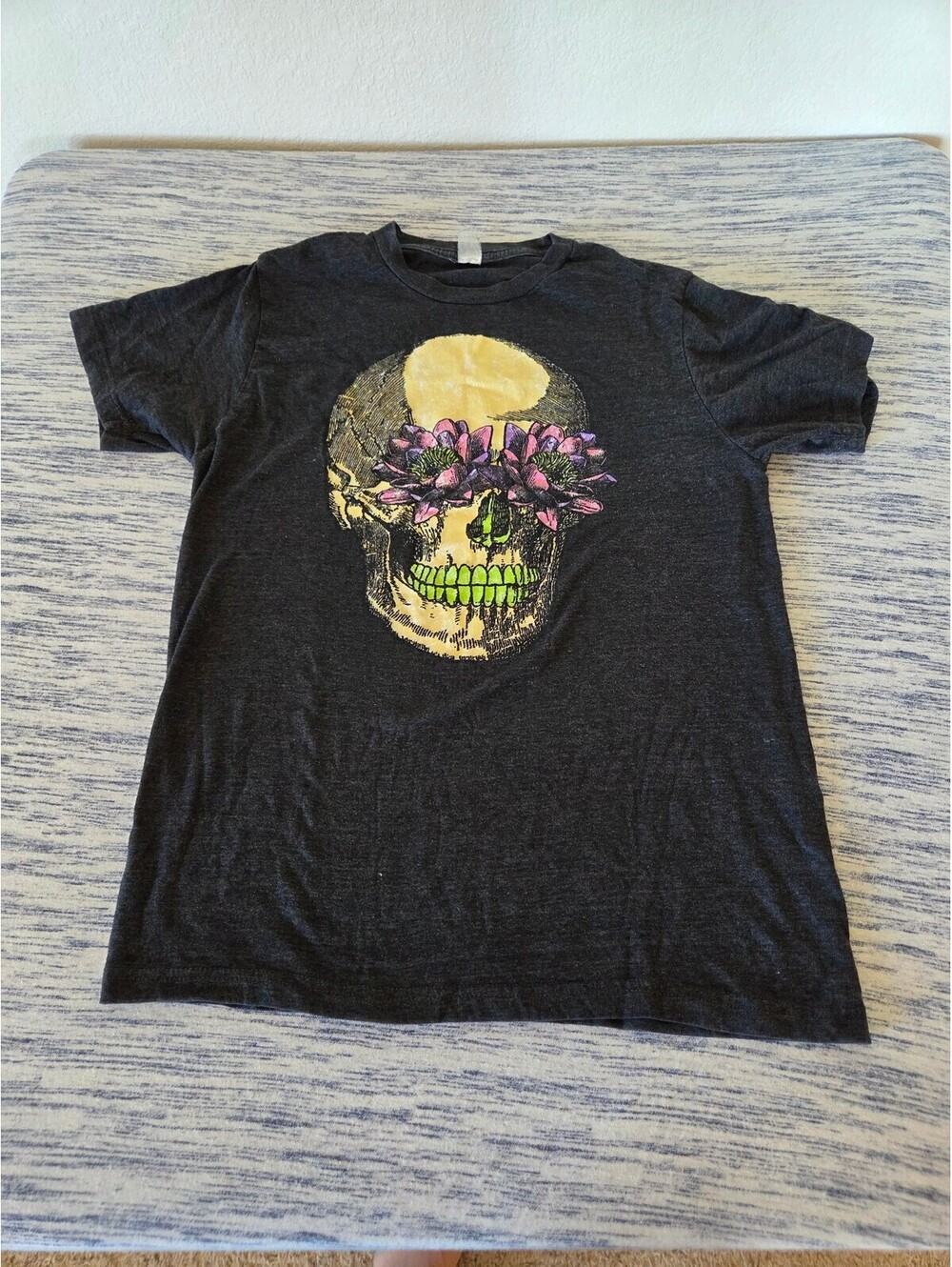 Dark Gray Graphic Skull T-Shirt with Flower Eyes